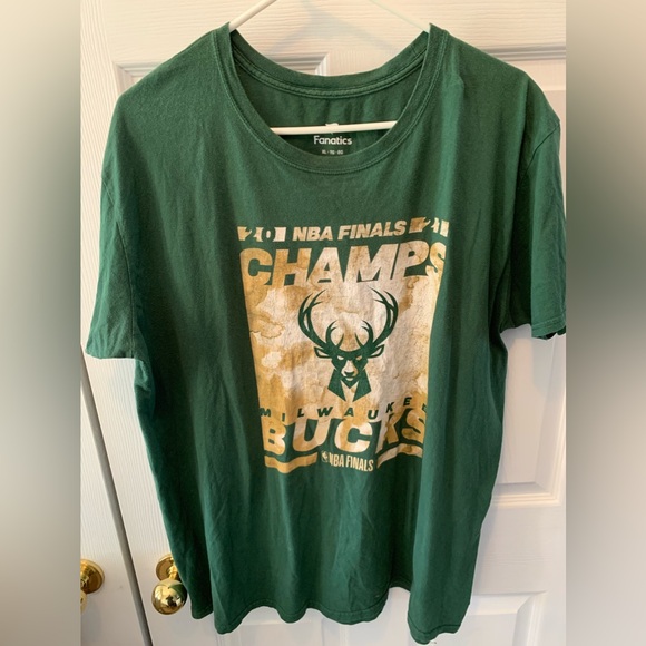 2021 NBA Finals Champs Milwaukee Bucks Green XL Fanatics Shirt - Picture 2 of 9